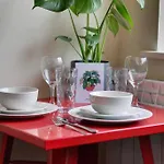 Modern Studio Apartment - Vibrant Abbeydale Rd, Free Parking, Pet Friendly, Netflix