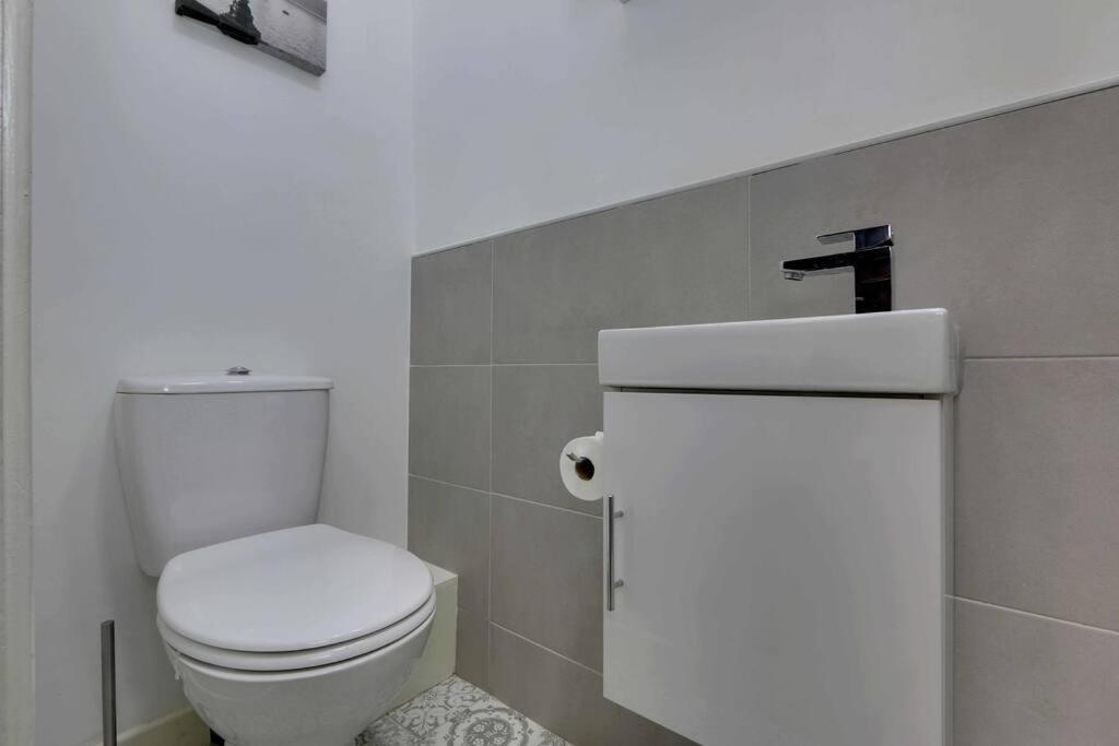 Apartment Modern Studio - Vibrant Abbeydale Rd, Free Parking, Pet Friendly, Netflix
